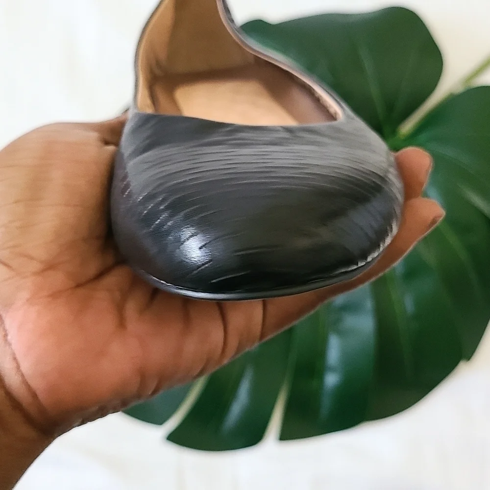 The walkingcradles Blaire black accordion flats